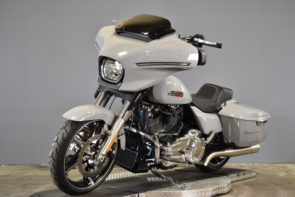 2024 Harley-Davidson Street Glide FLHX - Photo 4