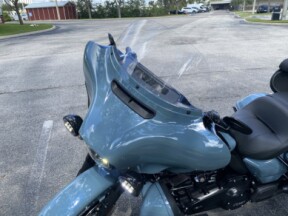 2024 Harley-Davidson<sup>®</sup> Ultra Limited thumb 0