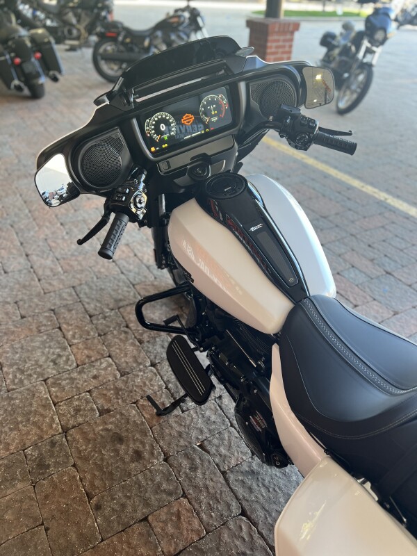 2025 Harley Davidson Street Glide FLHX - Photo 6