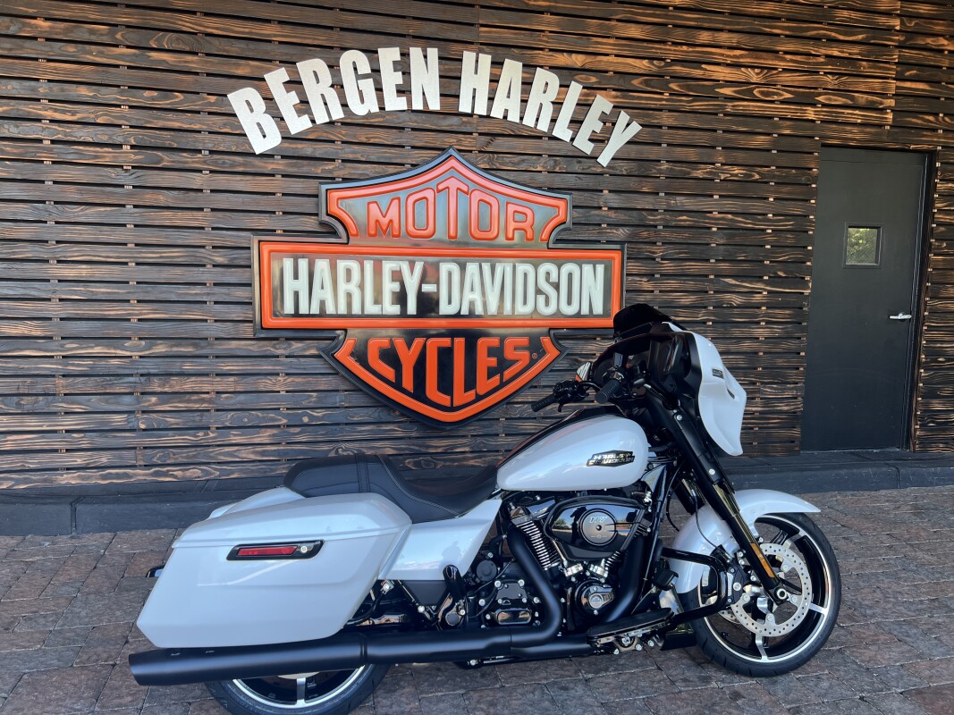 2025 Harley Davidson Street Glide FLHX - Photo 3