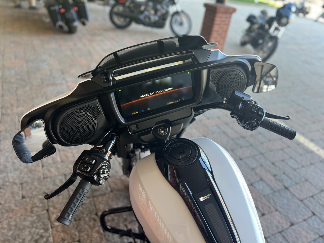 2025 Harley Davidson Street Glide FLHX - Photo 5