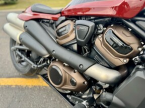 2024 Harley-Davidson<sup>®</sup> Sportster<sup>®</sup> S thumb 2