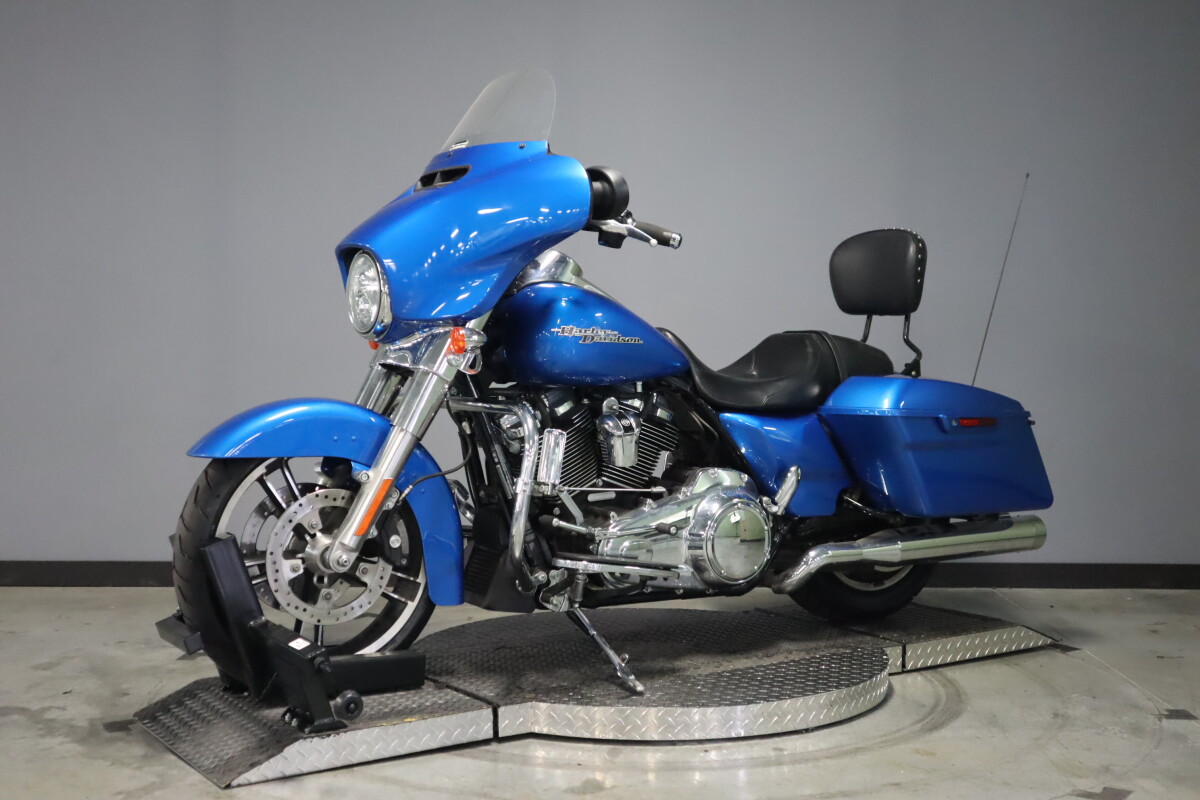 2018 Harley-Davidson Street Glide FLHX - Photo 3