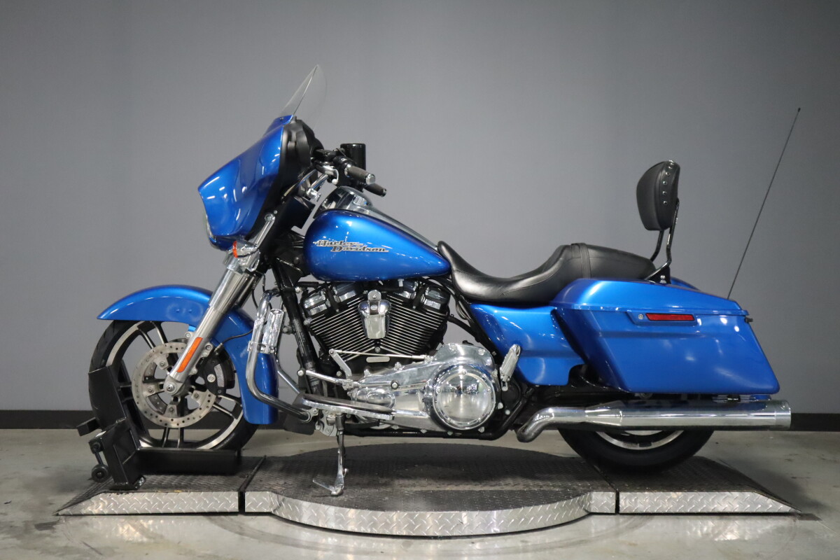 2018 Harley-Davidson Street Glide FLHX - Photo 4