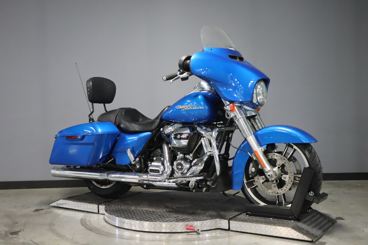 2018 Harley-Davidson Street Glide FLHX - Photo 2