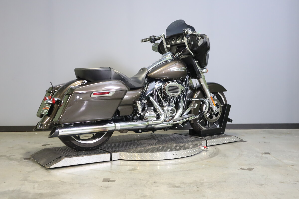 2021 Harley-Davidson Street Glide FLHX - Photo 2