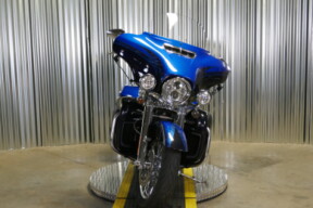 FLHTKSE 2014 CVO™ Electra Glide Ultra Limited® thumb 2