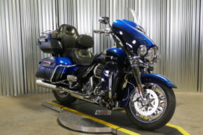 FLHTKSE 2014 CVO™ Electra Glide Ultra Limited® thumb 3