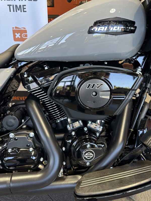 FLTRX 2025 Road Glide - Photo 6