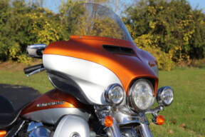 FLHTK 2014 Electra Glide<sup>®</sup> Ultra Limited thumb 3
