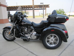 FLHTCUTG 2024 Tri Glide<sup>®</sup> Ultra thumb 2