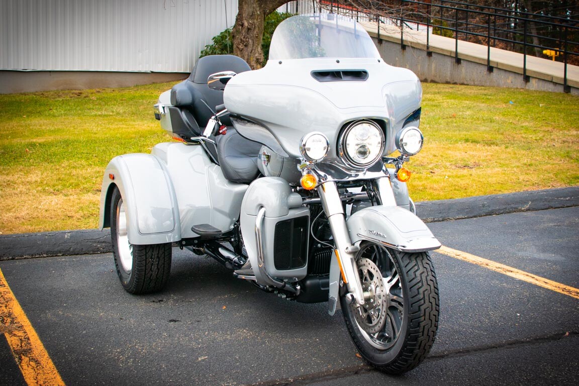 2024 Harley-Davidson Tri Glide Ultra FLHTCUTG - Photo 2