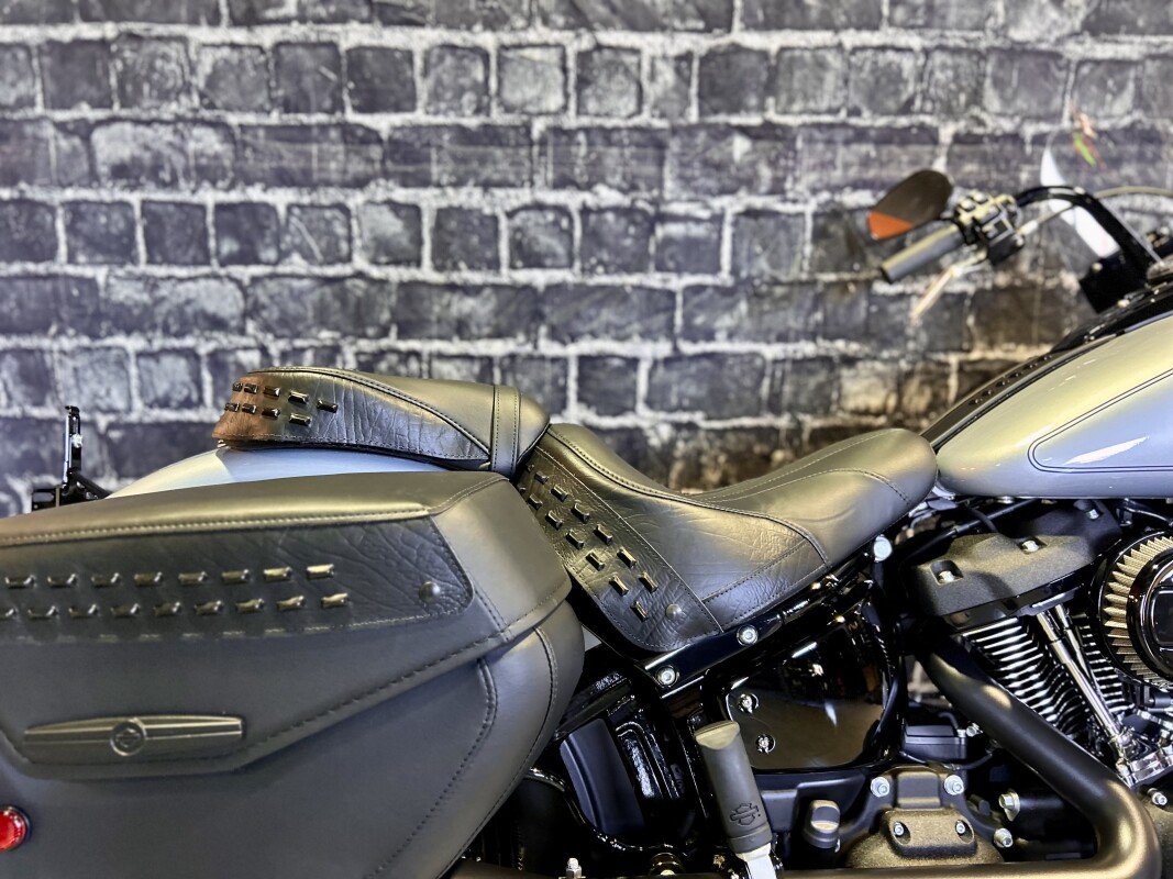 2024 Harley-Davidson Heritage Classic 114 in Atlas Silver Metallic - Photo 4
