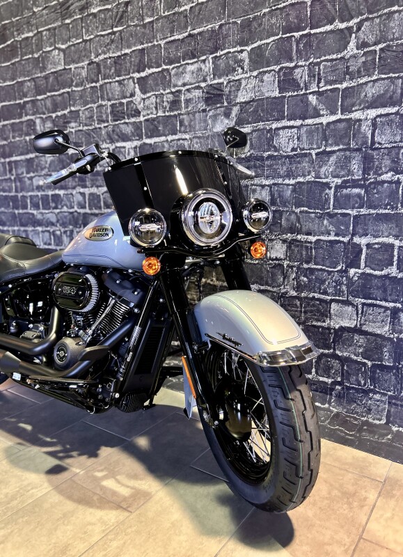 2024 Harley-Davidson Heritage Classic 114 in Atlas Silver Metallic - Photo 6