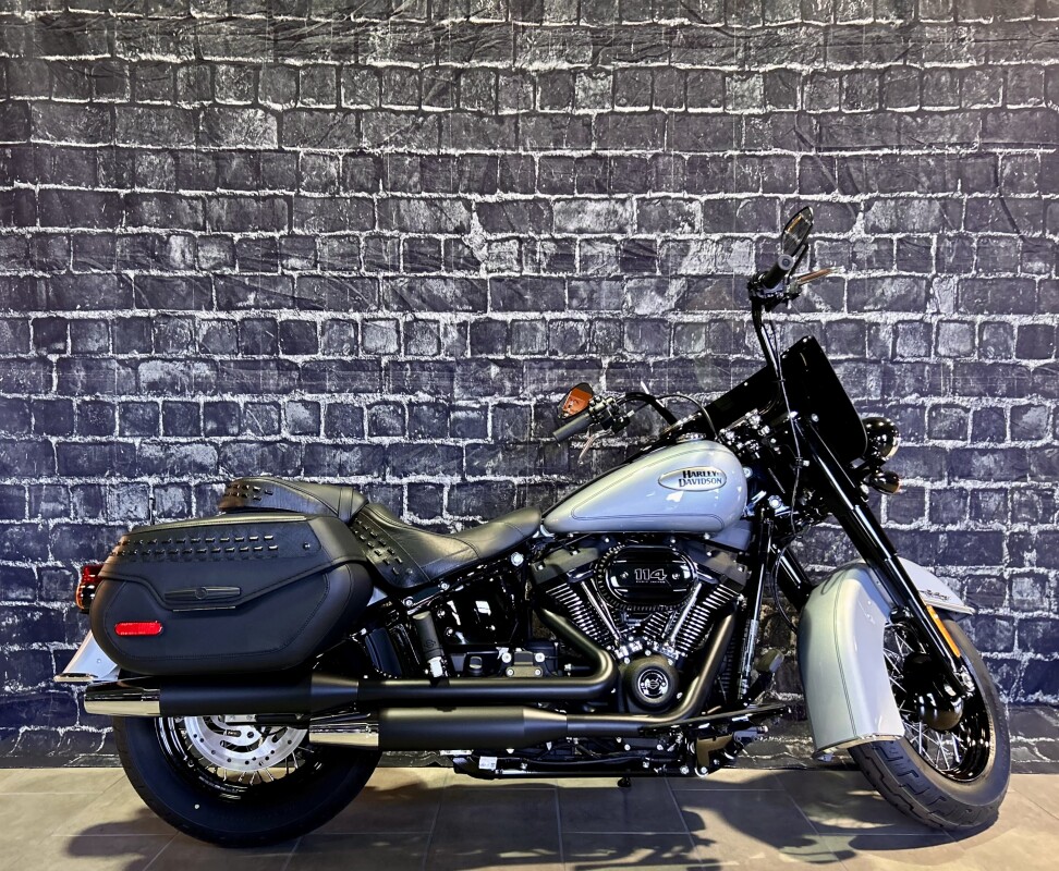 2024 Harley-Davidson Heritage Classic 114 in Atlas Silver Metallic - Photo 2