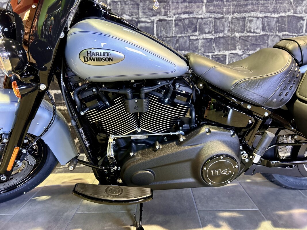 2024 Harley-Davidson Heritage Classic 114 in Atlas Silver Metallic - Photo 9