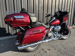 2017 Harley-Davidson<sup>®</sup> Road Glide<sup>®</sup> Ultra Two-Tone Mysterious Red Sunglo/Velocit thumb 2