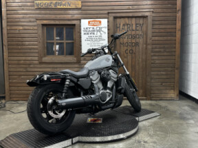 2024 Harley-Davidson<sup>®</sup> Nightster™ VIVID BLACK thumb 3