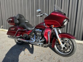 2017 Harley-Davidson<sup>®</sup> Road Glide<sup>®</sup> Ultra Two-Tone Mysterious Red Sunglo/Velocit thumb 3