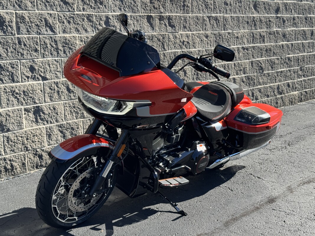 FLTRXSE 2024 CVO Road Glide - Photo 4