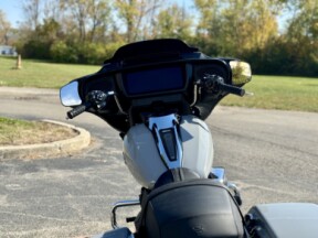 2024 Harley-Davidson<sup>®</sup> Street Glide® Billiard Gray thumb 0