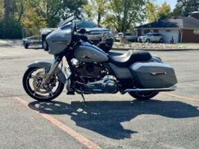 2024 Harley-Davidson<sup>®</sup> Street Glide® Billiard Gray thumb 2