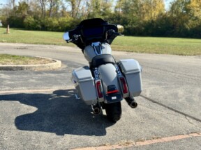 2024 Harley-Davidson<sup>®</sup> Street Glide® Billiard Gray thumb 1