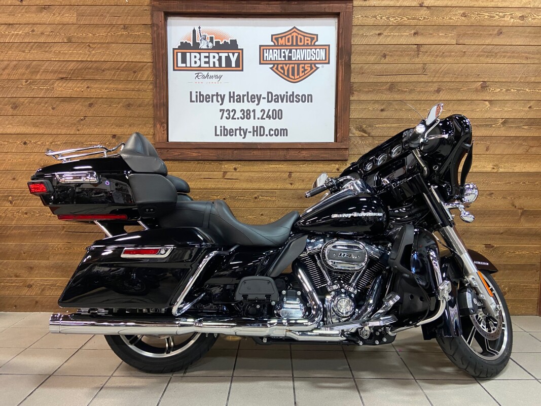 2022 HarleyDavidson® Ultra Limited Vivid Black FLHTK Hannum's Harley