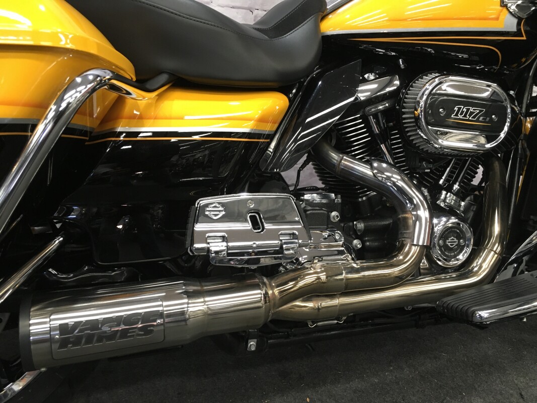 2022 Harley-Davidson CVO Road Glide Limited Hightail Yellow Pearl FLTRKSE - Photo 6