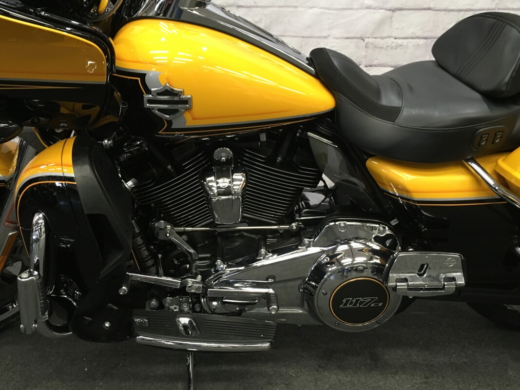 2022 Harley-Davidson CVO Road Glide Limited Hightail Yellow Pearl FLTRKSE - Photo 8