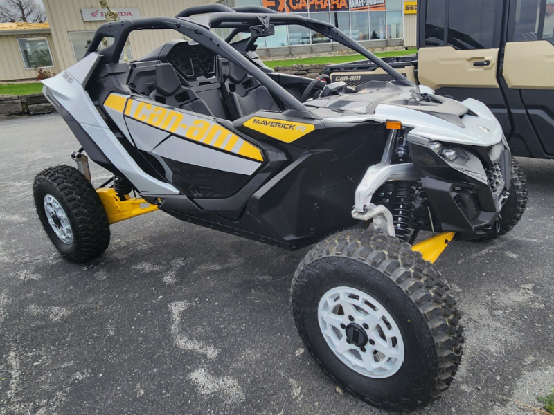 2024 Can-Am Maverick R 999T DCT 