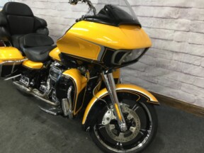 2022 Harley-Davidson<sup>®</sup> CVO™ Road Glide<sup>®</sup> Limited Hightail Yellow Pearl FLTRKSE thumb 2