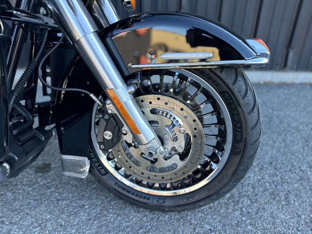2011 Harley-Davidson Electra Glide Ultra Limited Vivid Black - Photo 6