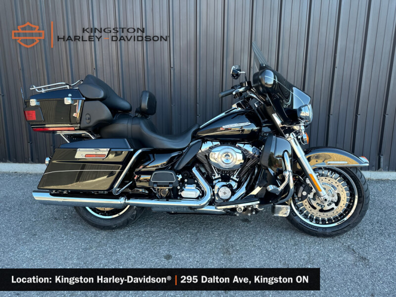 2011 Harley-Davidson<sup>®</sup> Electra Glide<sup>®</sup> Ultra Limited Vivid Black