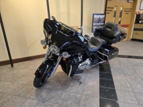 2022 Harley-Davidson<sup>®</sup> Ultra Limited Vivid Black thumb 0