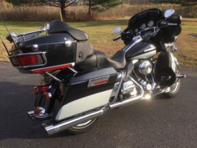 2012 Harley-Davidson® Electra Glide® Ultra Limited MIDNIT/BRIL SLV W/ PINSTRIP thumb 1
