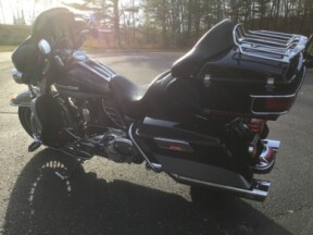 2012 Harley-Davidson® Electra Glide® Ultra Limited MIDNIT/BRIL SLV W/ PINSTRIP thumb 2