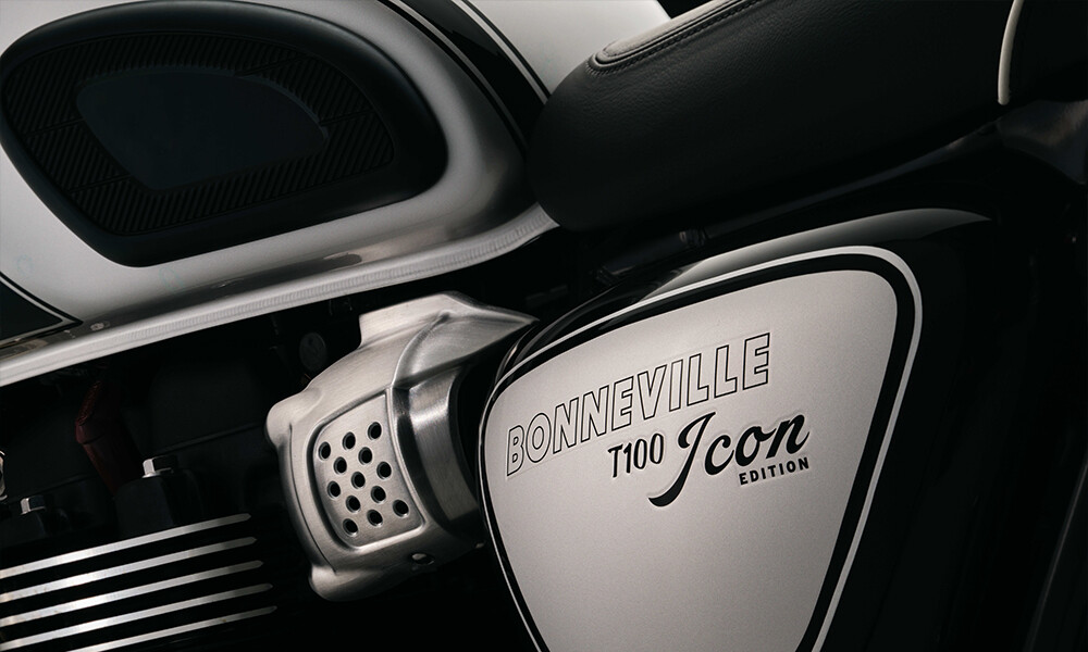 A close up side shot of the Bonneville T100 in Black Sapphire