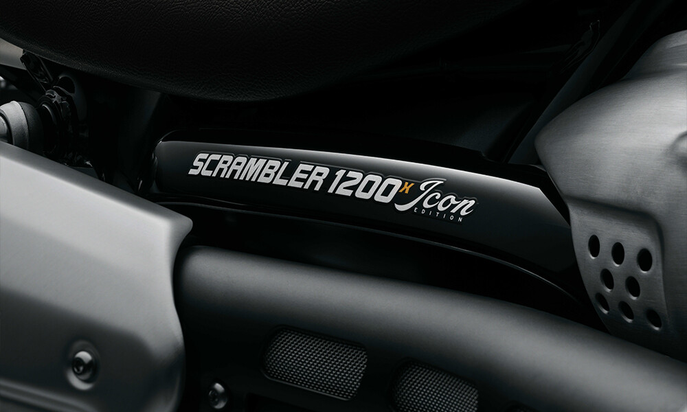 Close up image of the scrambler 1200 exhaust in aluminum silver