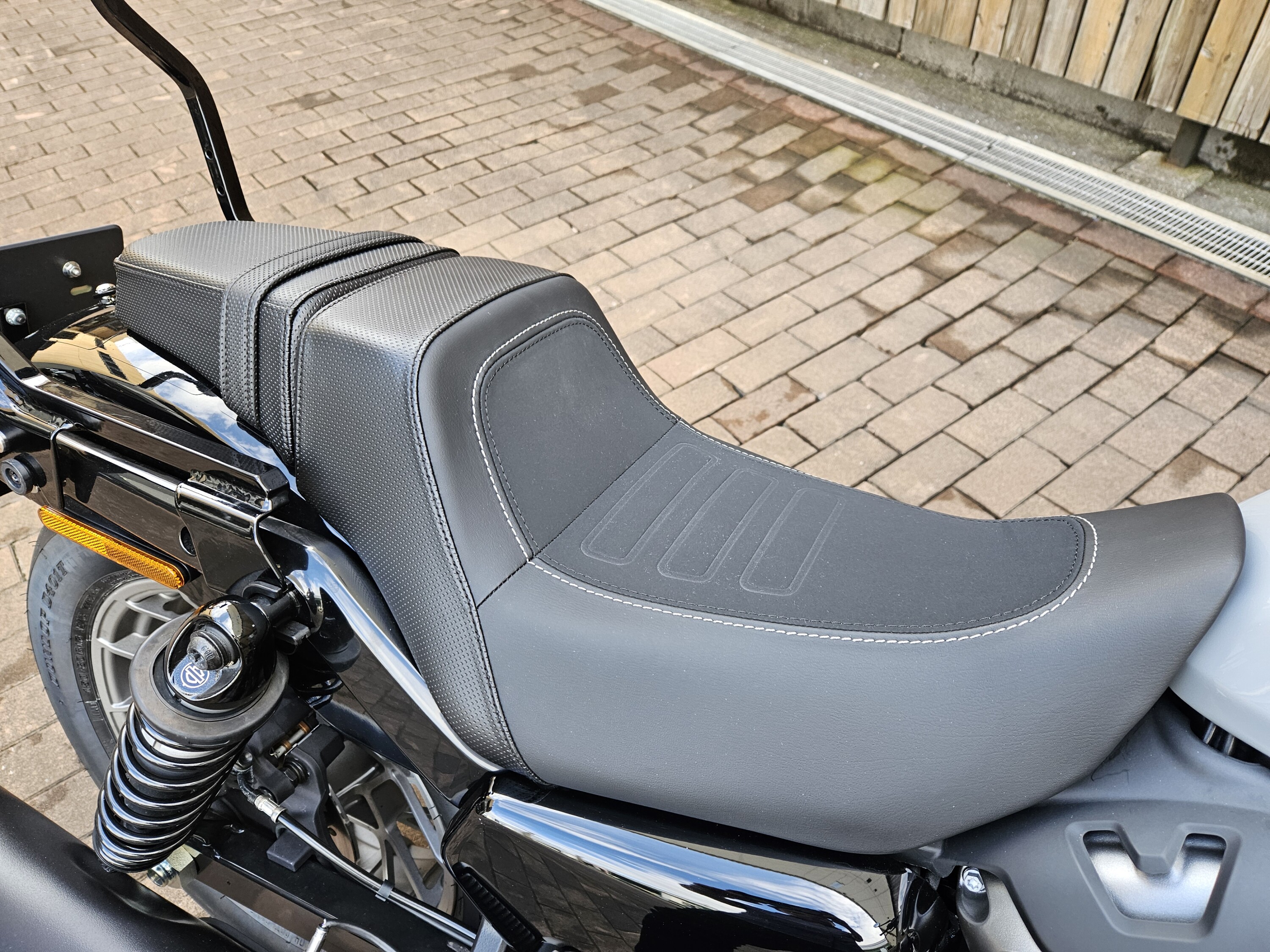 バイク用フロントリア席 レザー ハーレースポーツスター XL883 XL1200