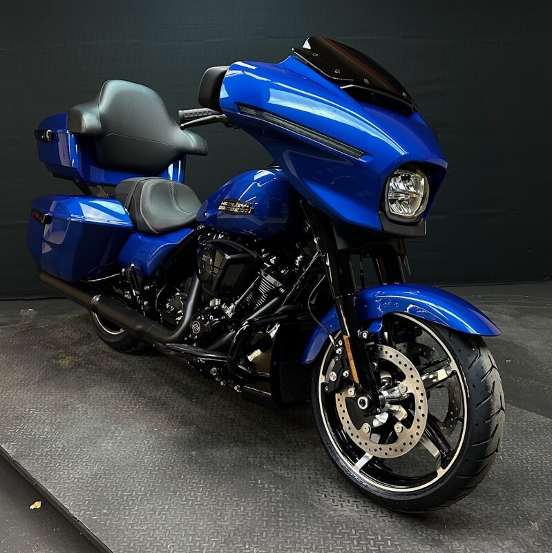 Harley-Davidson Street Glide 2024 FLHX BLUE BURST - Photo 4