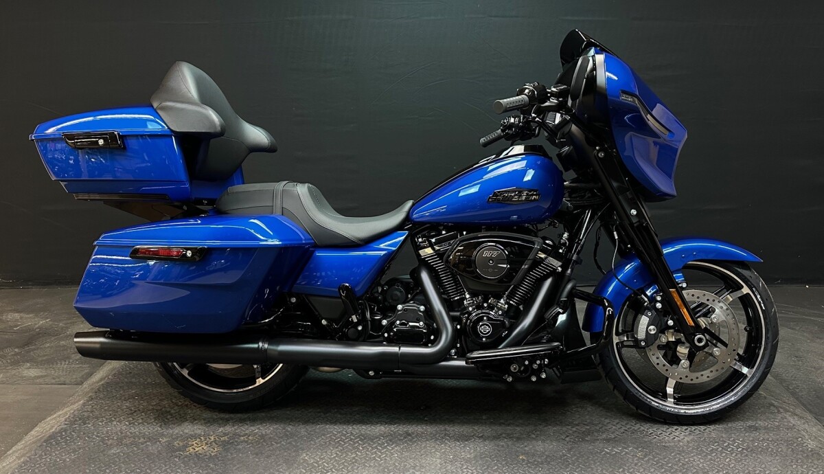 Harley-Davidson Street Glide 2024 FLHX BLUE BURST - Photo 2