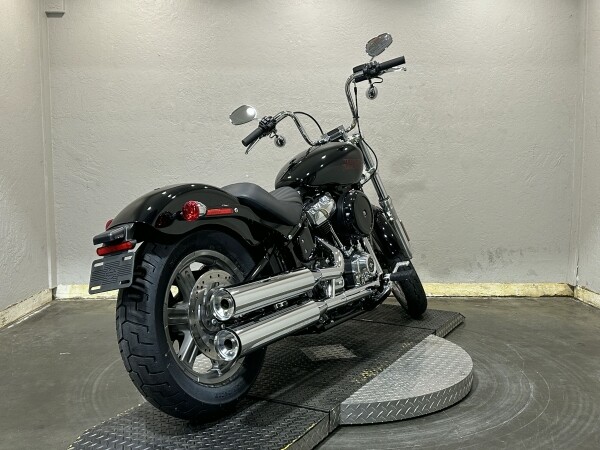 Harley-Davidson Softail Standard 2024 FXST 84389510DT VIVID BLACK - Photo 2