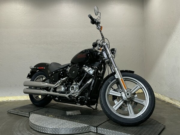 Harley-Davidson Softail Standard 2024 FXST 84389510DT VIVID BLACK - Photo 3