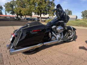 FLHXS 2016 Street Glide<sup>® thumb 2
