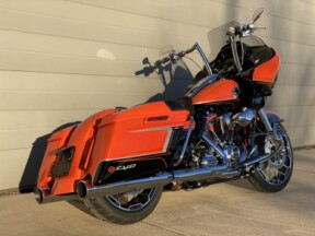2022 Harley-Davidson<sup>®</sup> CVO™ Road Glide<sup>®</sup> Black/Orange thumb 3