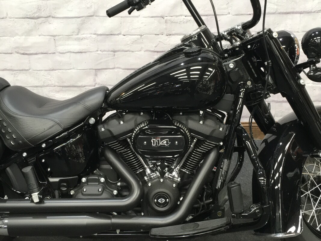 2024 Harley-Davidson Heritage Classic Vivid Black FLHCS - Photo 3