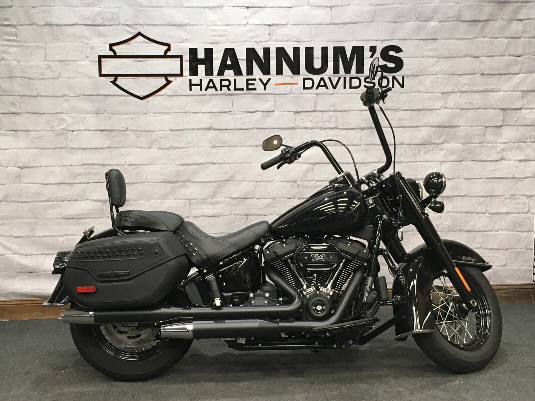 2024 Harley-Davidson® Heritage Classic Vivid Black (Black