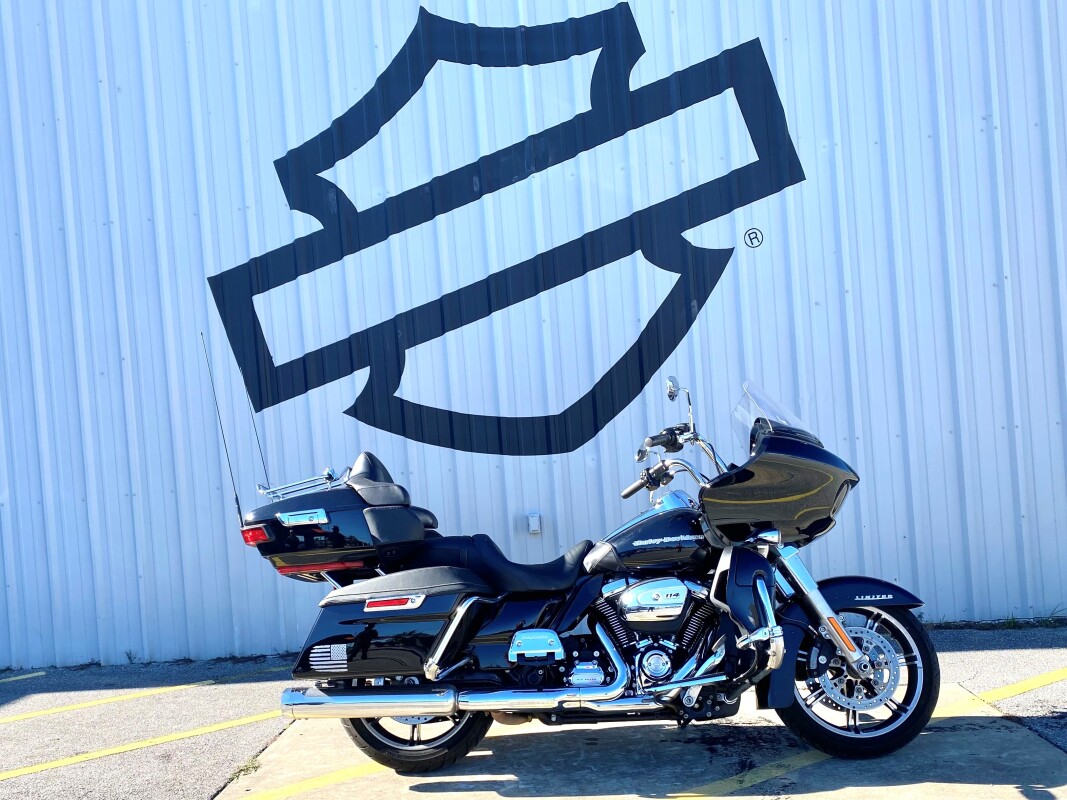 2021 Harley-Davidson Road Glide Limited Vivid Black - Black Finish