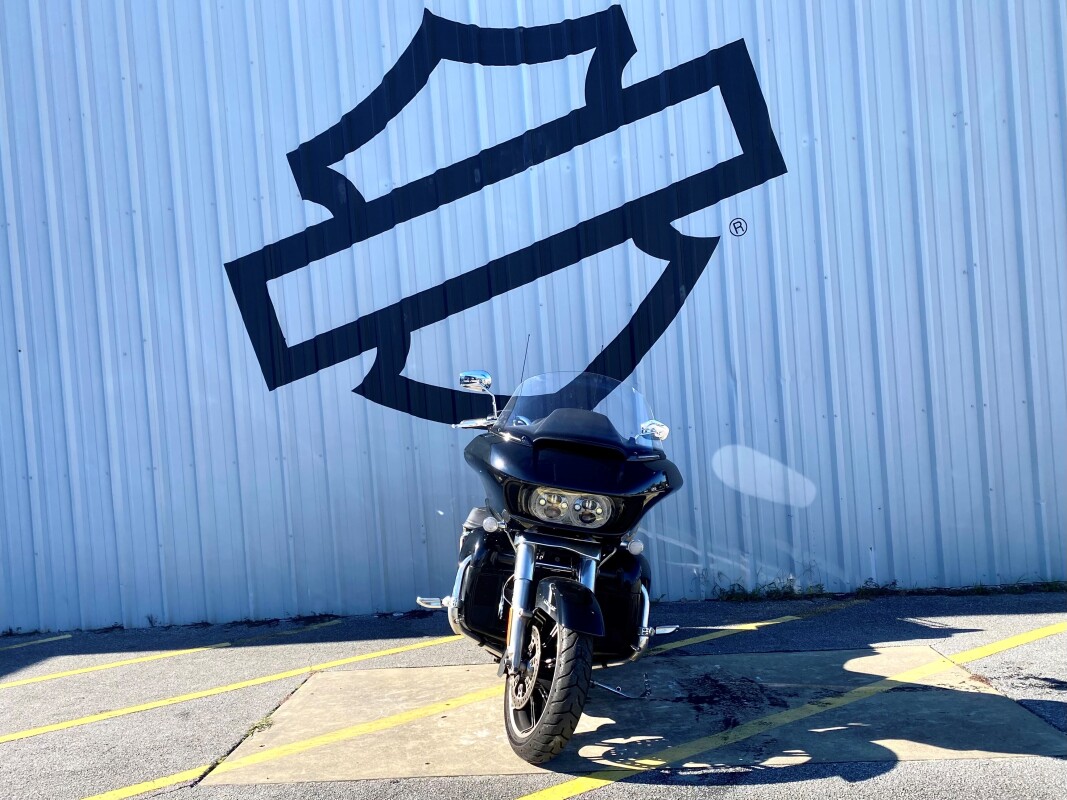 2021 Harley-Davidson Road Glide Limited Vivid Black - Black Finish - Photo 2